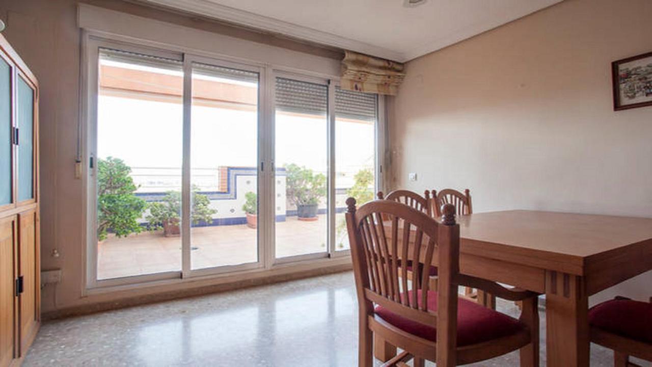 Homestay Casa Serra - - Alquila 3 Con Garaje